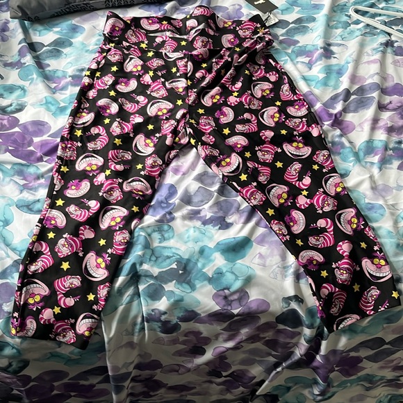 NWT Disney Alice in Wonderland Platinum Capri Legging-Liquid Black Cheshire Cat - Picture 7 of 10